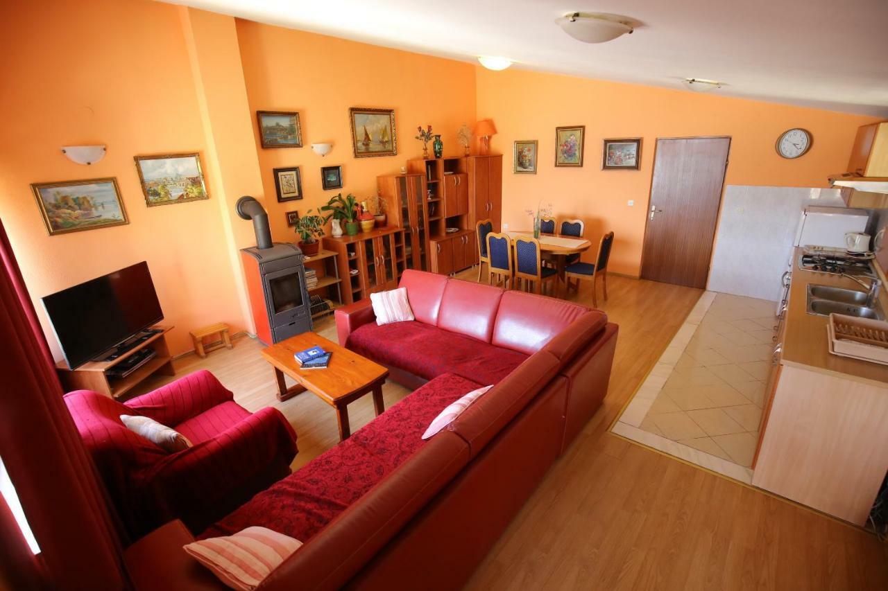Apartment And Rooms Roko Zaglav Екстериор снимка