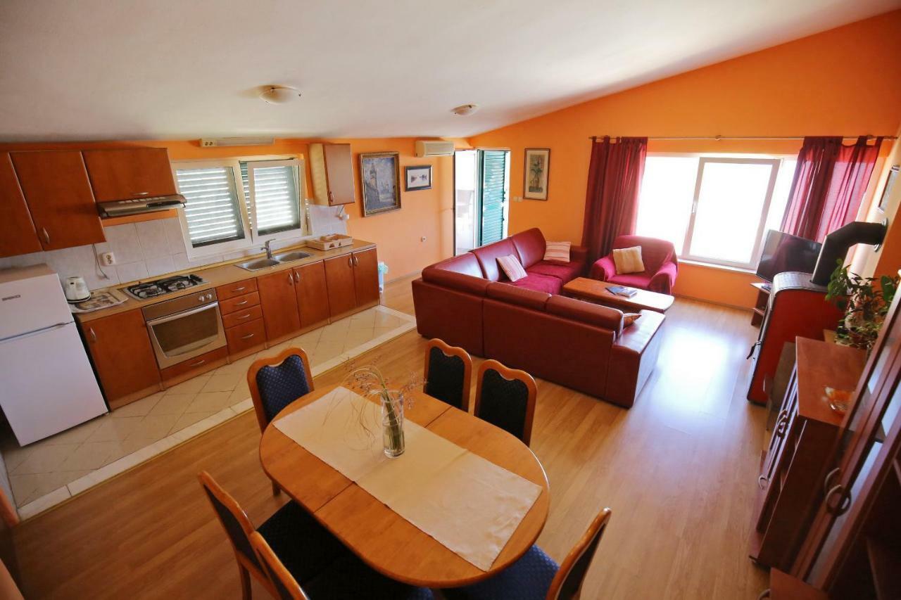 Apartment And Rooms Roko Zaglav Екстериор снимка
