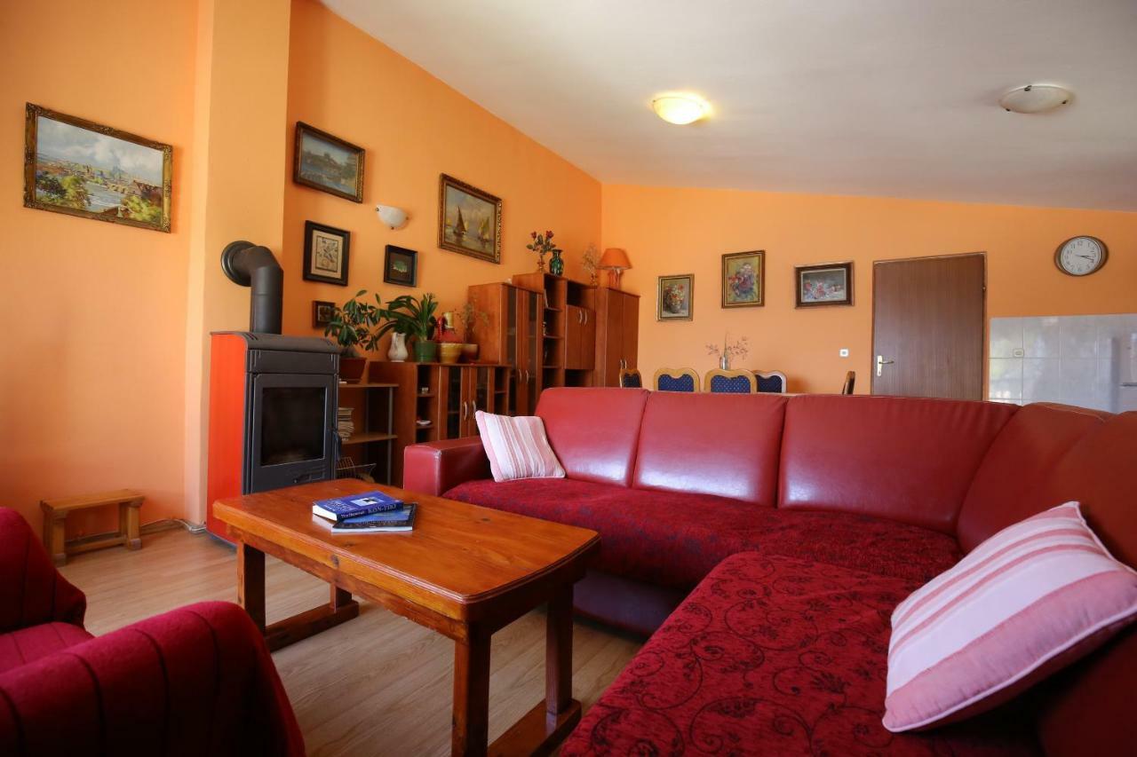 Apartment And Rooms Roko Zaglav Екстериор снимка