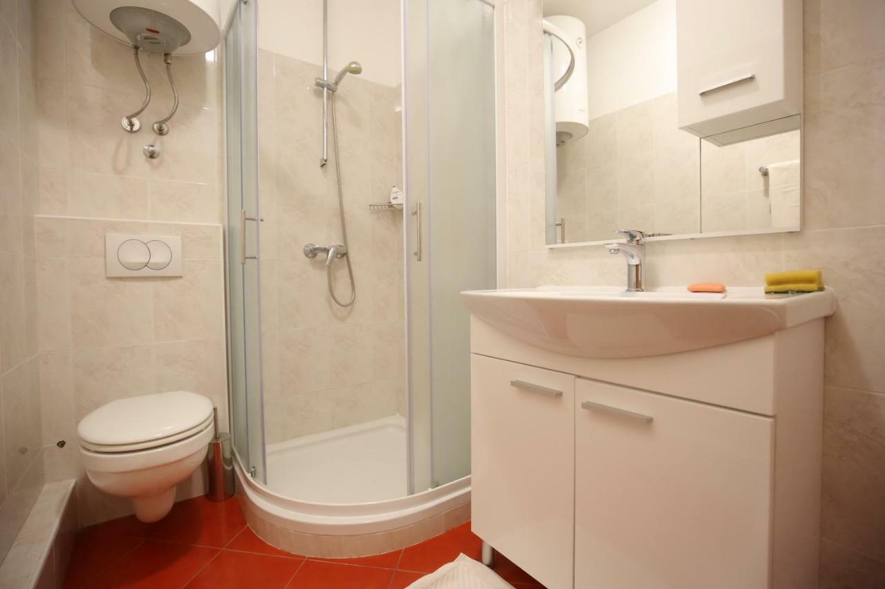Apartment And Rooms Roko Zaglav Екстериор снимка
