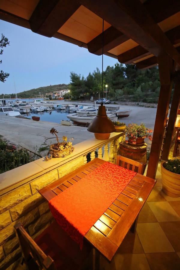Apartment And Rooms Roko Zaglav Екстериор снимка