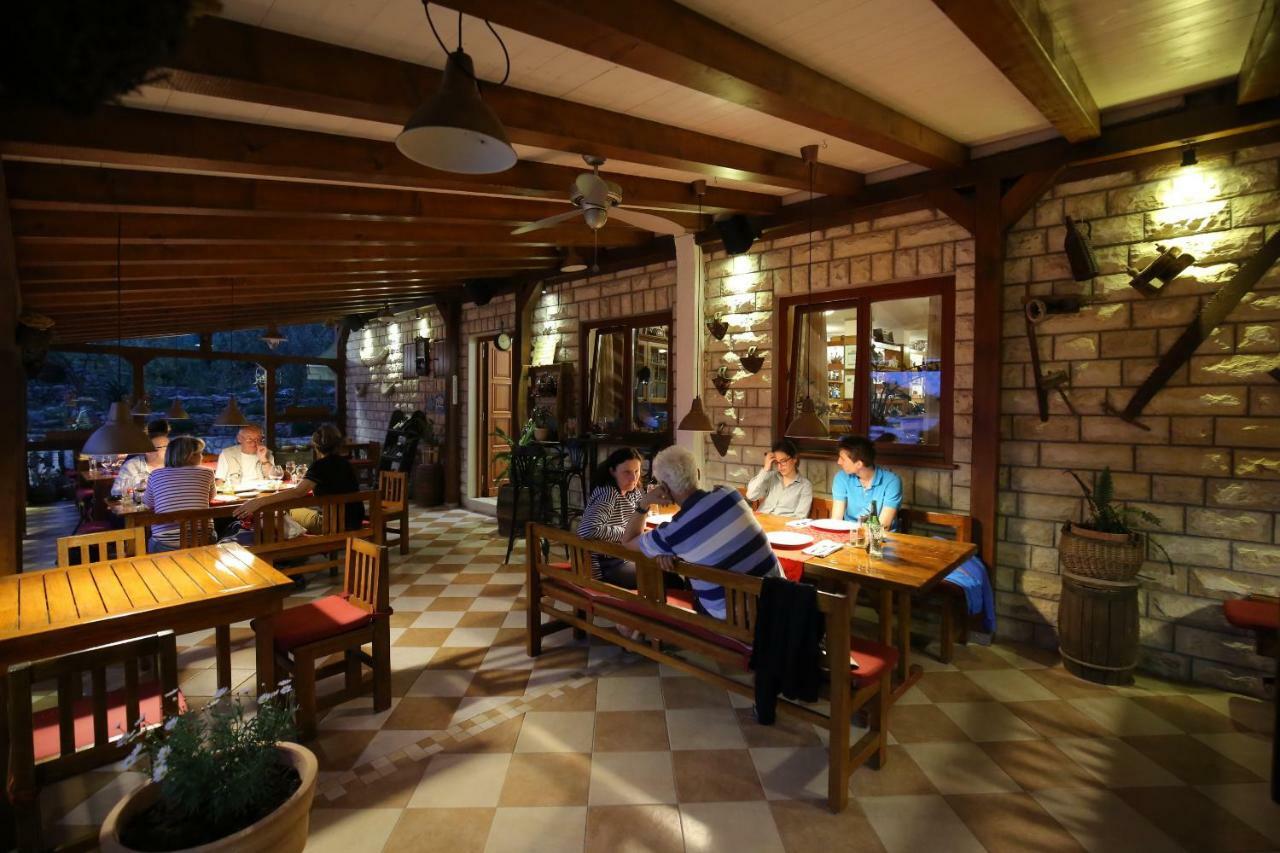 Apartment And Rooms Roko Zaglav Екстериор снимка